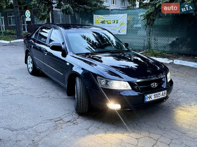 Синий Хендай Соната, объемом двигателя 2 л и пробегом 285 тыс. км за 5700 $, фото 1 на Automoto.ua