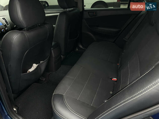 Синий Хендай Соната, объемом двигателя 2 л и пробегом 266 тыс. км за 6300 $, фото 7 на Automoto.ua