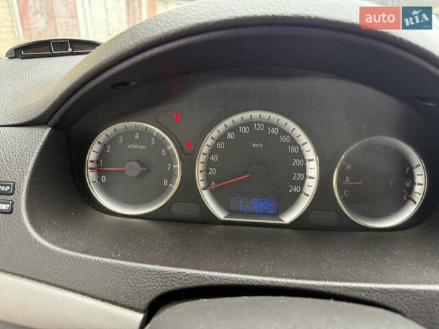 Синій Хендай Соната, об'ємом двигуна 2 л та пробігом 325 тис. км за 6800 $, фото 9 на Automoto.ua
