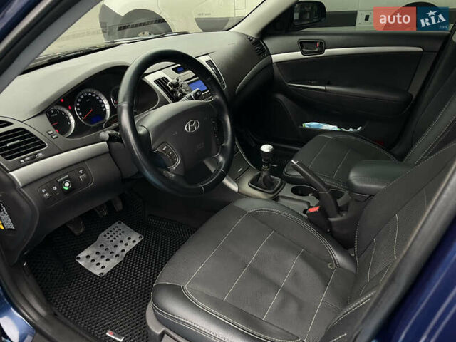 Синий Хендай Соната, объемом двигателя 2 л и пробегом 266 тыс. км за 6300 $, фото 18 на Automoto.ua