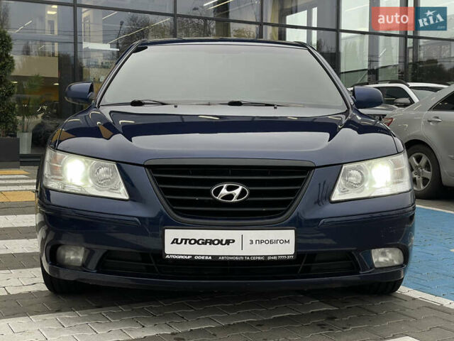 Синий Хендай Соната, объемом двигателя 2 л и пробегом 266 тыс. км за 6300 $, фото 2 на Automoto.ua