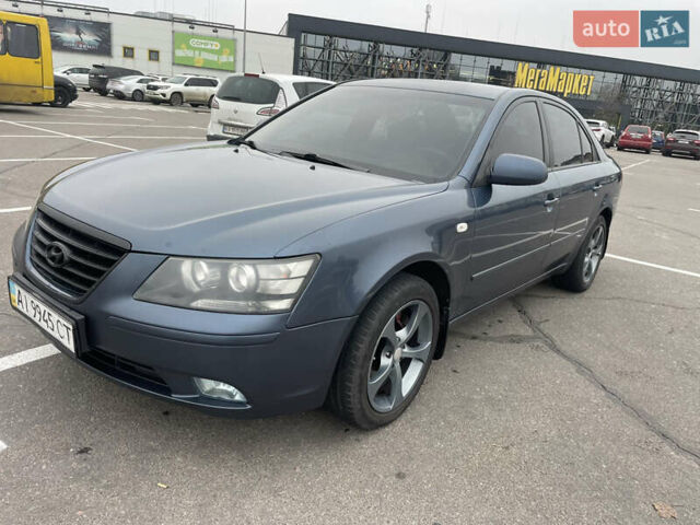 Синий Хендай Соната, объемом двигателя 2 л и пробегом 267 тыс. км за 4250 $, фото 1 на Automoto.ua