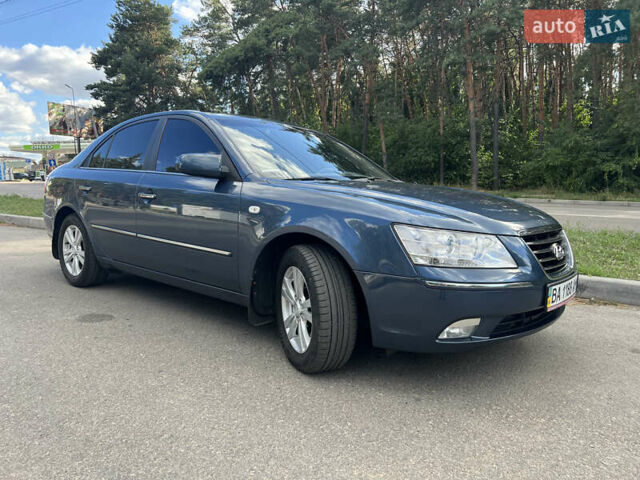 Синий Хендай Соната, объемом двигателя 2 л и пробегом 168 тыс. км за 8000 $, фото 3 на Automoto.ua