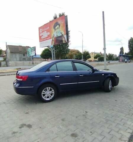 Синий Хендай Соната, объемом двигателя 2 л и пробегом 340 тыс. км за 5650 $, фото 1 на Automoto.ua