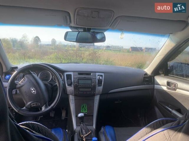 Синий Хендай Соната, объемом двигателя 2 л и пробегом 204 тыс. км за 6200 $, фото 1 на Automoto.ua