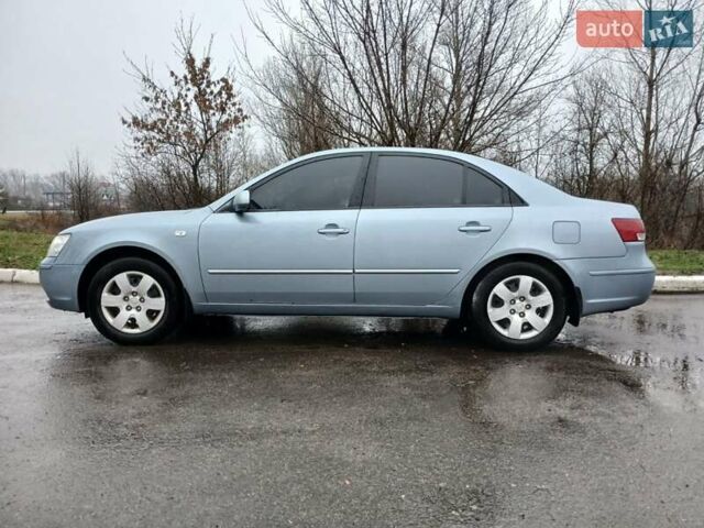 Синий Хендай Соната, объемом двигателя 2 л и пробегом 175 тыс. км за 5700 $, фото 3 на Automoto.ua