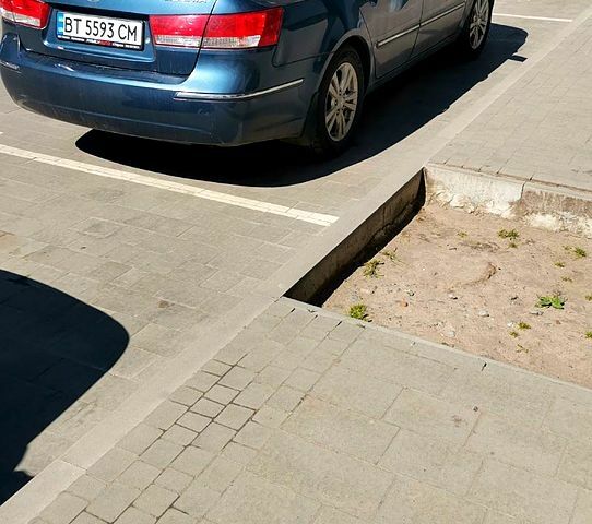 Хендай Соната 2009 в Малой Виске на Automoto.ua Синий Хендай Соната, объемом двигателя 2 л и пробегом 262 тыс. км за 7000 $, фото 2 на Automoto.ua