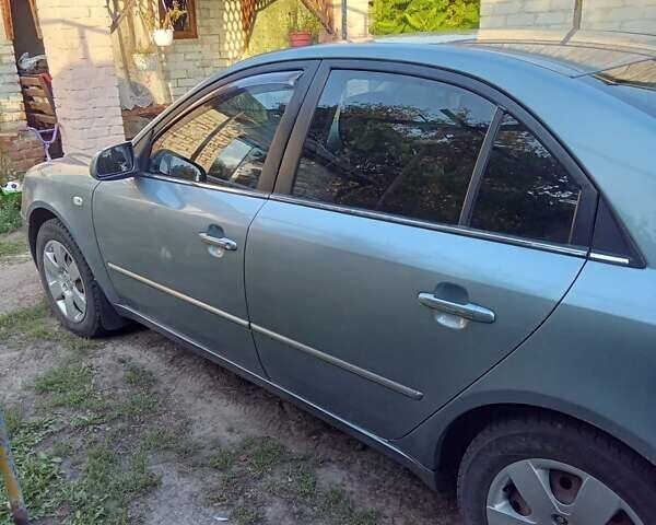 Синий Хендай Соната, объемом двигателя 2 л и пробегом 263 тыс. км за 5900 $, фото 7 на Automoto.ua