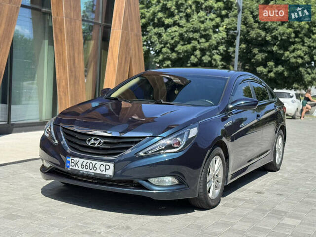 Синій Хендай Соната, об'ємом двигуна 2.4 л та пробігом 220 тис. км за 8300 $, фото 1 на Automoto.ua