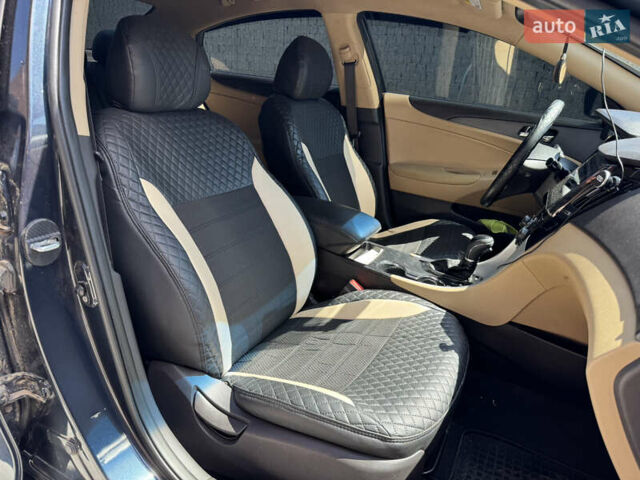 Синій Хендай Соната, об'ємом двигуна 2.4 л та пробігом 220 тис. км за 8300 $, фото 22 на Automoto.ua