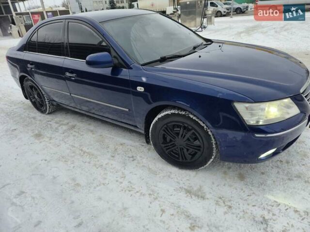 Синій Хендай Соната, об'ємом двигуна 2 л та пробігом 296 тис. км за 5400 $, фото 1 на Automoto.ua