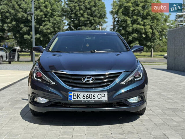 Синій Хендай Соната, об'ємом двигуна 2.4 л та пробігом 220 тис. км за 8300 $, фото 2 на Automoto.ua