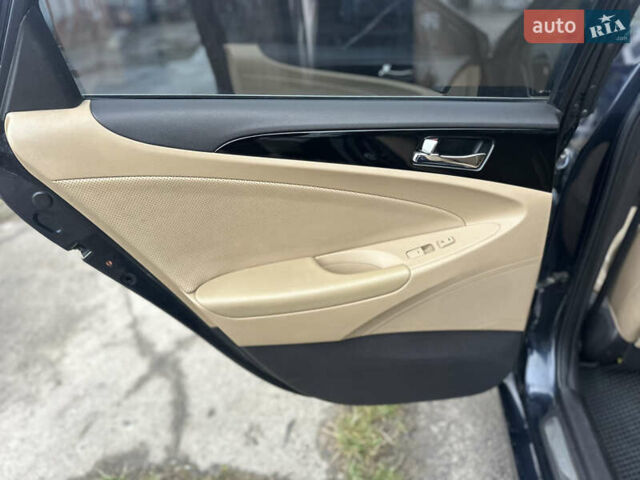 Синій Хендай Соната, об'ємом двигуна 2.4 л та пробігом 250 тис. км за 8000 $, фото 8 на Automoto.ua