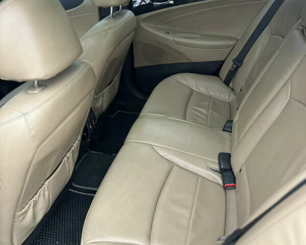 Синій Хендай Соната, об'ємом двигуна 2.4 л та пробігом 250 тис. км за 8000 $, фото 9 на Automoto.ua