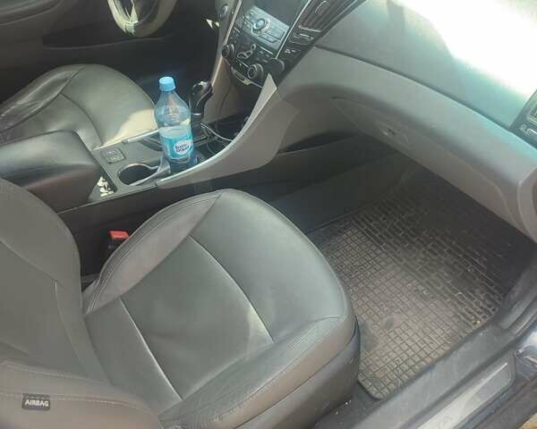 Синий Хендай Соната, объемом двигателя 2.36 л и пробегом 265 тыс. км за 7400 $, фото 3 на Automoto.ua