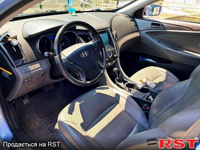 Синий Хендай Соната, объемом двигателя 2.4 л и пробегом 200 тыс. км за 12500 $, фото 2 на Automoto.ua
