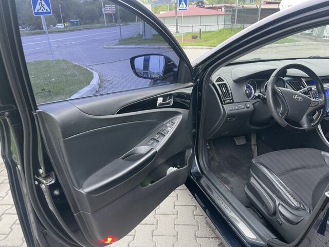 Синій Хендай Соната, об'ємом двигуна 2.4 л та пробігом 284 тис. км за 8300 $, фото 5 на Automoto.ua