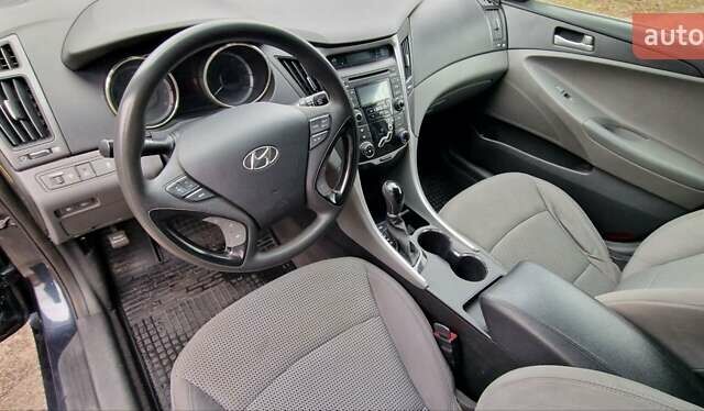 Синий Хендай Соната, объемом двигателя 2.36 л и пробегом 185 тыс. км за 7300 $, фото 8 на Automoto.ua