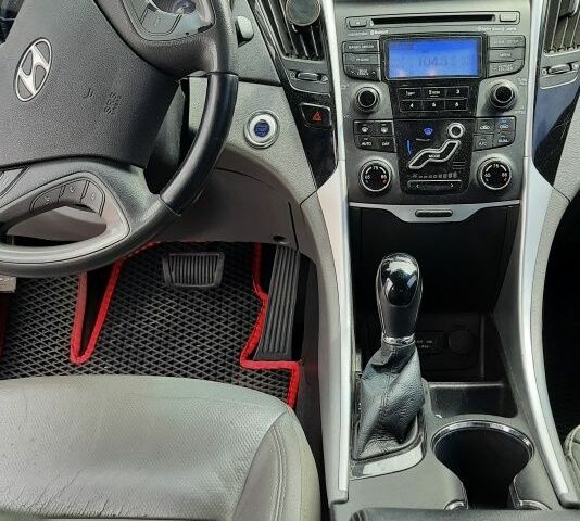 Синий Хендай Соната, объемом двигателя 2.4 л и пробегом 170 тыс. км за 8500 $, фото 5 на Automoto.ua