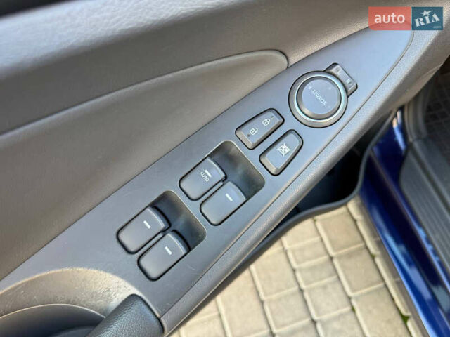 Синій Хендай Соната, об'ємом двигуна 2.36 л та пробігом 200 тис. км за 7500 $, фото 14 на Automoto.ua