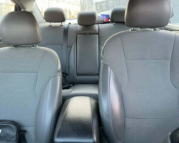 Синій Хендай Соната, об'ємом двигуна 2 л та пробігом 242 тис. км за 9500 $, фото 16 на Automoto.ua