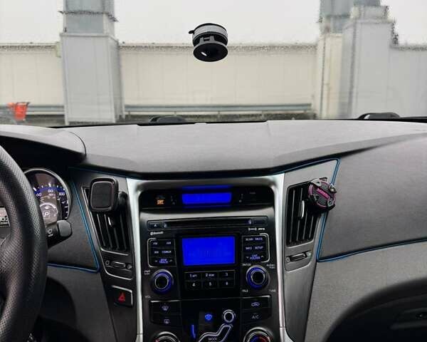 Синий Хендай Соната, объемом двигателя 2.4 л и пробегом 196 тыс. км за 7800 $, фото 13 на Automoto.ua