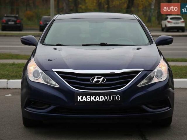 Синий Хендай Соната, объемом двигателя 2.4 л и пробегом 188 тыс. км за 8500 $, фото 1 на Automoto.ua