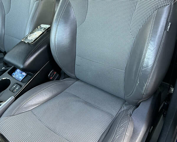 Синій Хендай Соната, об'ємом двигуна 2 л та пробігом 242 тис. км за 9500 $, фото 12 на Automoto.ua