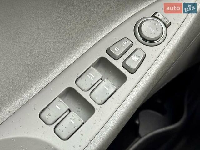 Синий Хендай Соната, объемом двигателя 2.36 л и пробегом 131 тыс. км за 8300 $, фото 19 на Automoto.ua