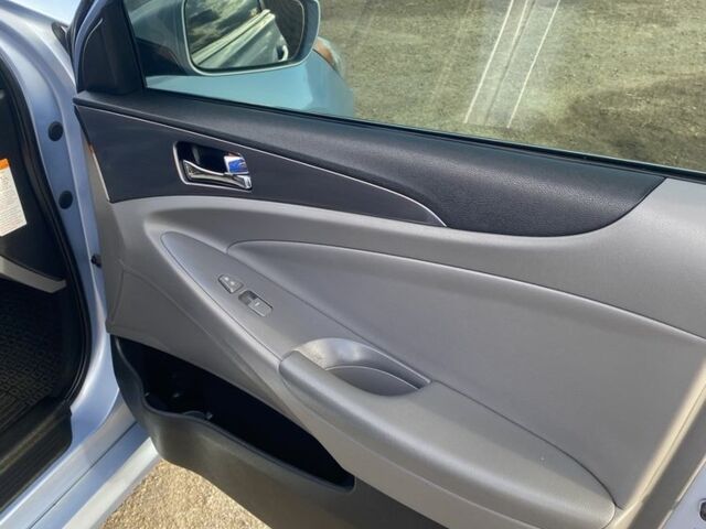 Синий Хендай Соната, объемом двигателя 2.4 л и пробегом 126 тыс. км за 9000 $, фото 7 на Automoto.ua