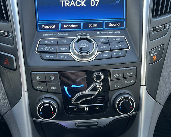 Синій Хендай Соната, об'ємом двигуна 2 л та пробігом 242 тис. км за 9500 $, фото 22 на Automoto.ua