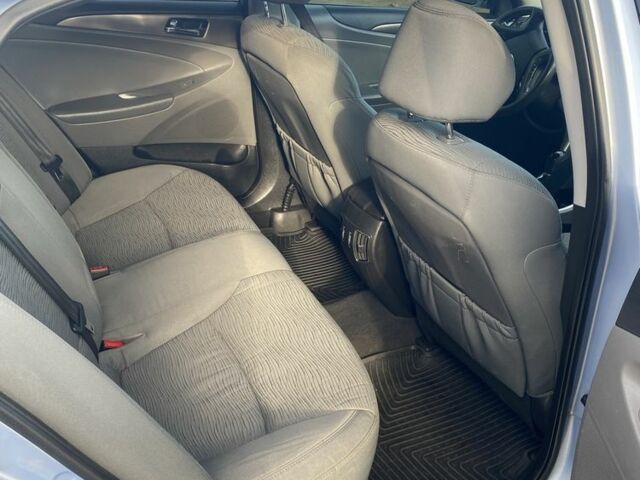 Синий Хендай Соната, объемом двигателя 2.4 л и пробегом 126 тыс. км за 9000 $, фото 5 на Automoto.ua