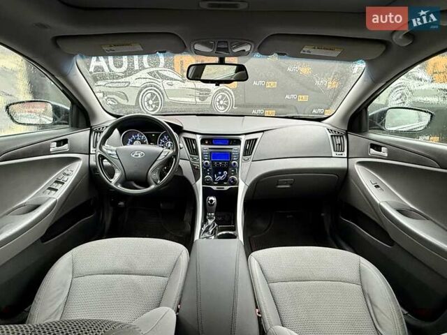 Синий Хендай Соната, объемом двигателя 2.36 л и пробегом 131 тыс. км за 8300 $, фото 11 на Automoto.ua