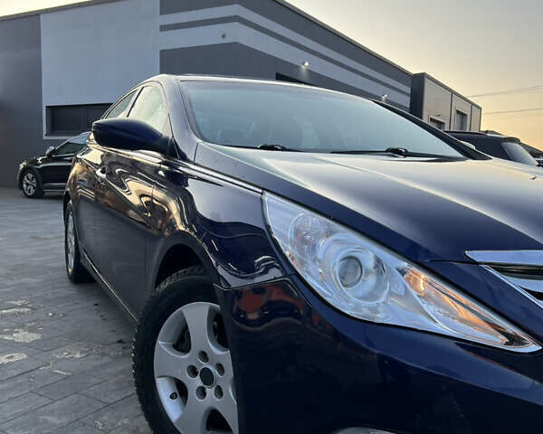 Синій Хендай Соната, об'ємом двигуна 2 л та пробігом 242 тис. км за 9500 $, фото 2 на Automoto.ua