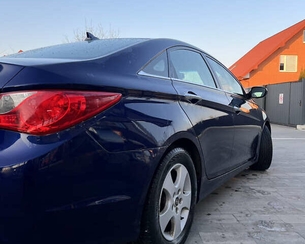 Синій Хендай Соната, об'ємом двигуна 2 л та пробігом 242 тис. км за 9500 $, фото 4 на Automoto.ua