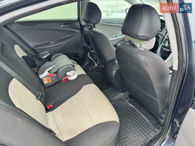 Синий Хендай Соната, объемом двигателя 2.4 л и пробегом 196 тыс. км за 7800 $, фото 24 на Automoto.ua