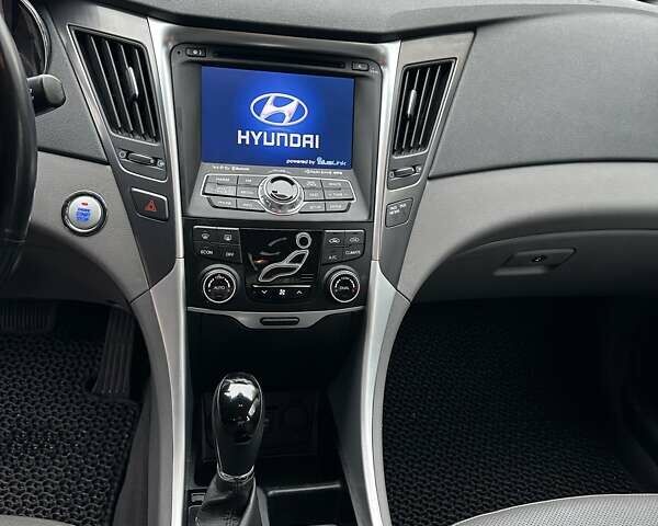 Синий Хендай Соната, объемом двигателя 2.36 л и пробегом 115 тыс. км за 11300 $, фото 19 на Automoto.ua