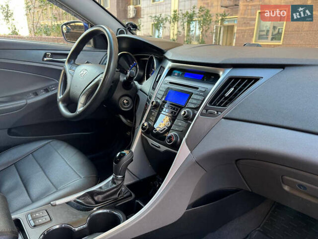 Синій Хендай Соната, об'ємом двигуна 2.36 л та пробігом 200 тис. км за 7500 $, фото 23 на Automoto.ua