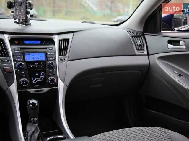 Синий Хендай Соната, объемом двигателя 2.4 л и пробегом 188 тыс. км за 8500 $, фото 12 на Automoto.ua