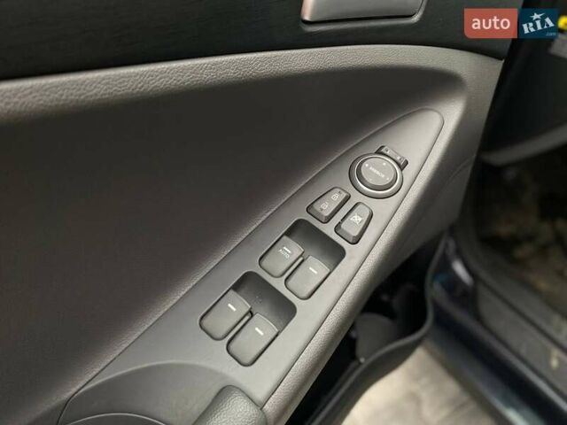Синий Хендай Соната, объемом двигателя 2.36 л и пробегом 129 тыс. км за 8990 $, фото 16 на Automoto.ua