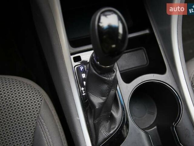 Синий Хендай Соната, объемом двигателя 2.4 л и пробегом 188 тыс. км за 8500 $, фото 19 на Automoto.ua