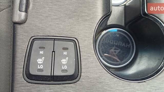 Синій Хендай Соната, об'ємом двигуна 2.4 л та пробігом 250 тис. км за 9000 $, фото 6 на Automoto.ua