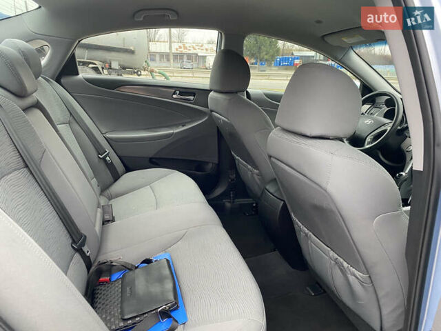 Синий Хендай Соната, объемом двигателя 2.4 л и пробегом 256 тыс. км за 10200 $, фото 6 на Automoto.ua