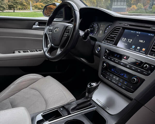 Синий Хендай Соната, объемом двигателя 2.36 л и пробегом 174 тыс. км за 12500 $, фото 24 на Automoto.ua