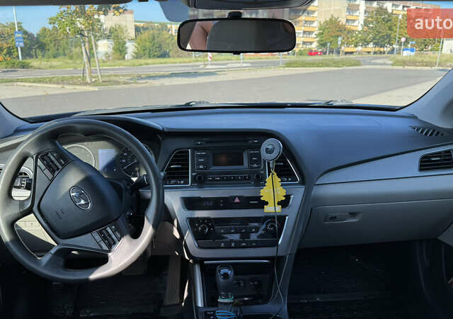 Синий Хендай Соната, объемом двигателя 2.36 л и пробегом 175 тыс. км за 8999 $, фото 8 на Automoto.ua