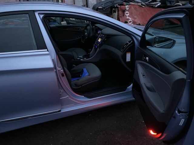 Синий Хендай Соната, объемом двигателя 2.4 л и пробегом 256 тыс. км за 10200 $, фото 6 на Automoto.ua