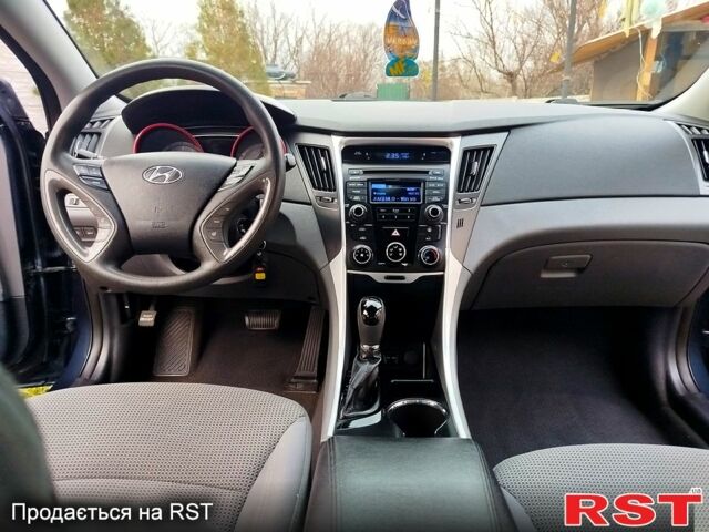 Синий Хендай Соната, объемом двигателя 2.4 л и пробегом 127 тыс. км за 8000 $, фото 4 на Automoto.ua