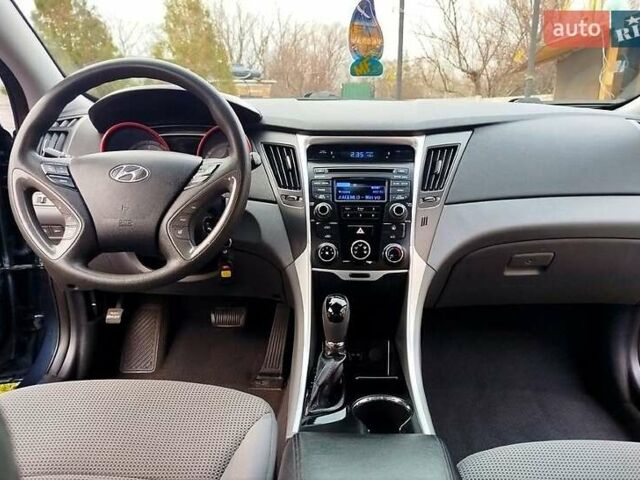 Синий Хендай Соната, объемом двигателя 2.4 л и пробегом 127 тыс. км за 8000 $, фото 3 на Automoto.ua