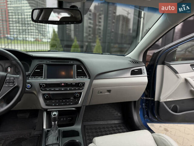 Синий Хендай Соната, объемом двигателя 2.36 л и пробегом 170 тыс. км за 9500 $, фото 24 на Automoto.ua