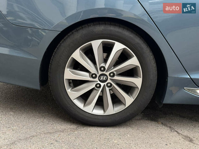 Синий Хендай Соната, объемом двигателя 2.36 л и пробегом 174 тыс. км за 12500 $, фото 18 на Automoto.ua